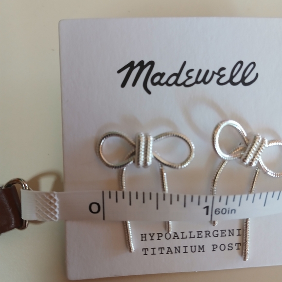 💥NEW💥❤️Madewell❤️Snake Chain Light Silver Beautiful Bow Earrings💥 - Picture 8 of 8